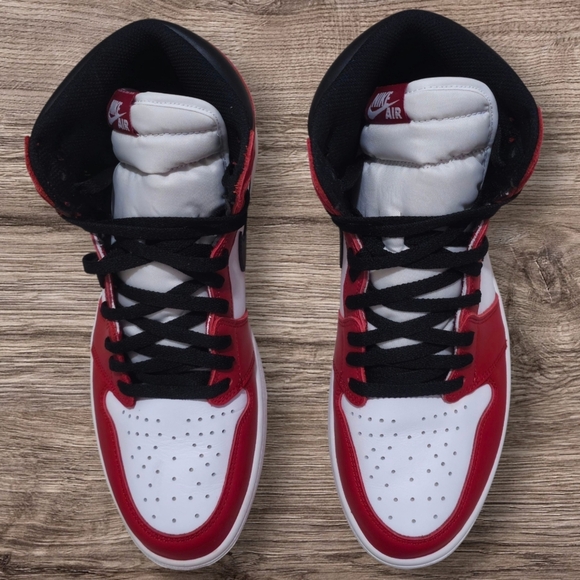 Used Air Jordan 1 Retro High OG 'Chicago' (2015) - Size 12 - 555088-101 - Picture 4 of 9